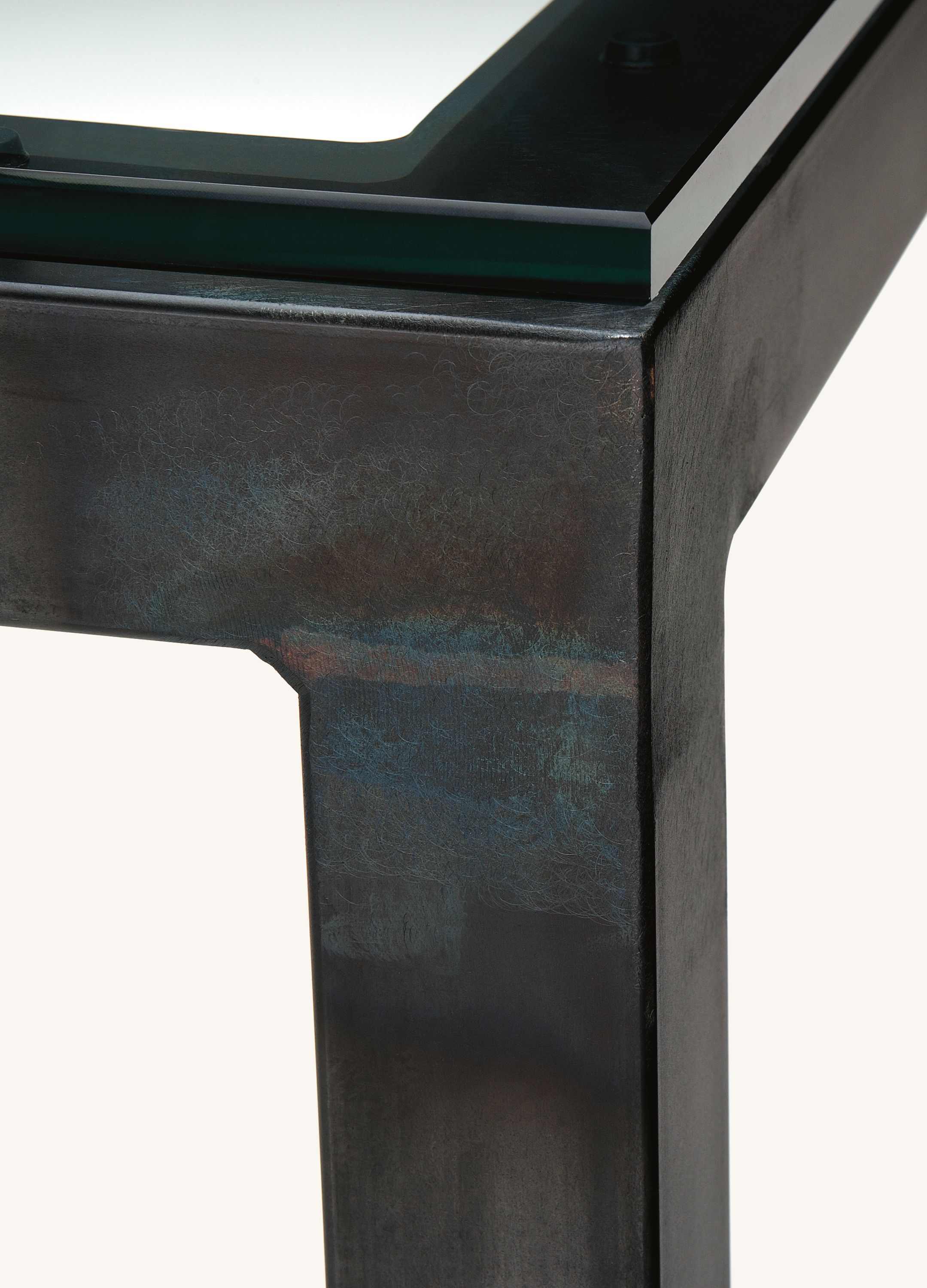 Detail of Parsons corner in Natural Steel and Glass.