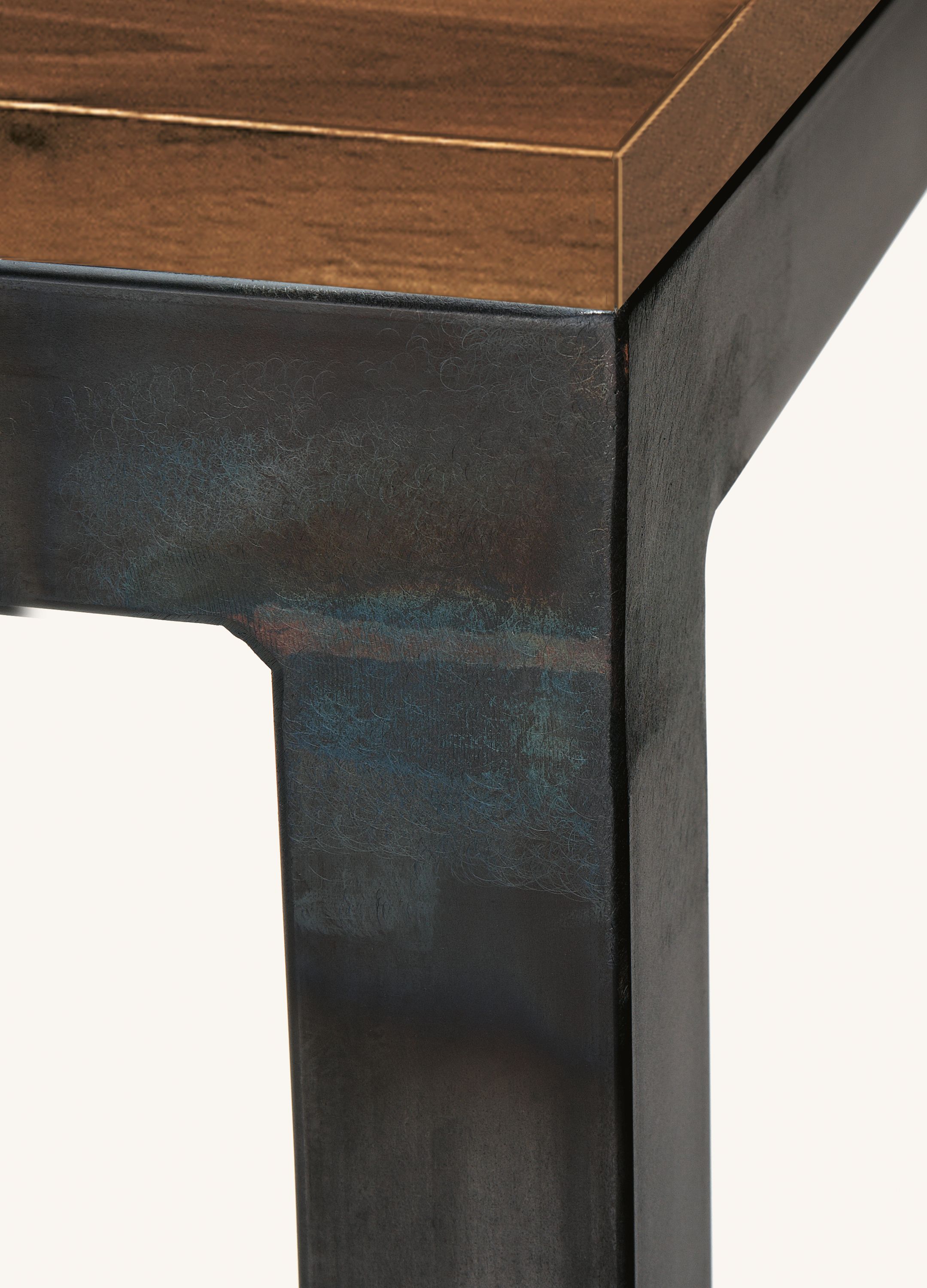 Detail of Parsons corner in Natural Steel and Glass.