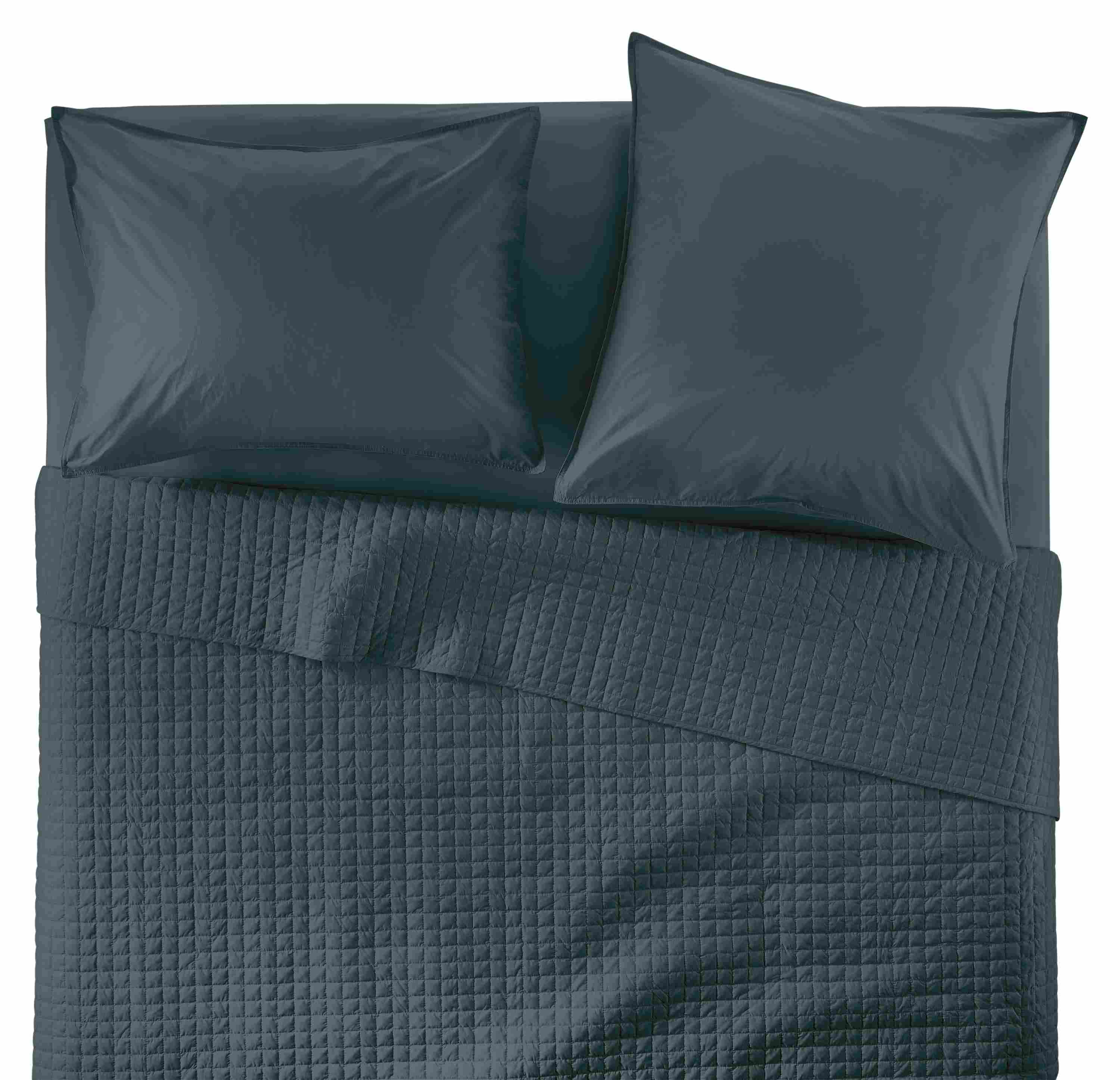 Overhead view of Core queen bed with Signature Percale quilted coverlet, fitted sheet and shams in dark slate.