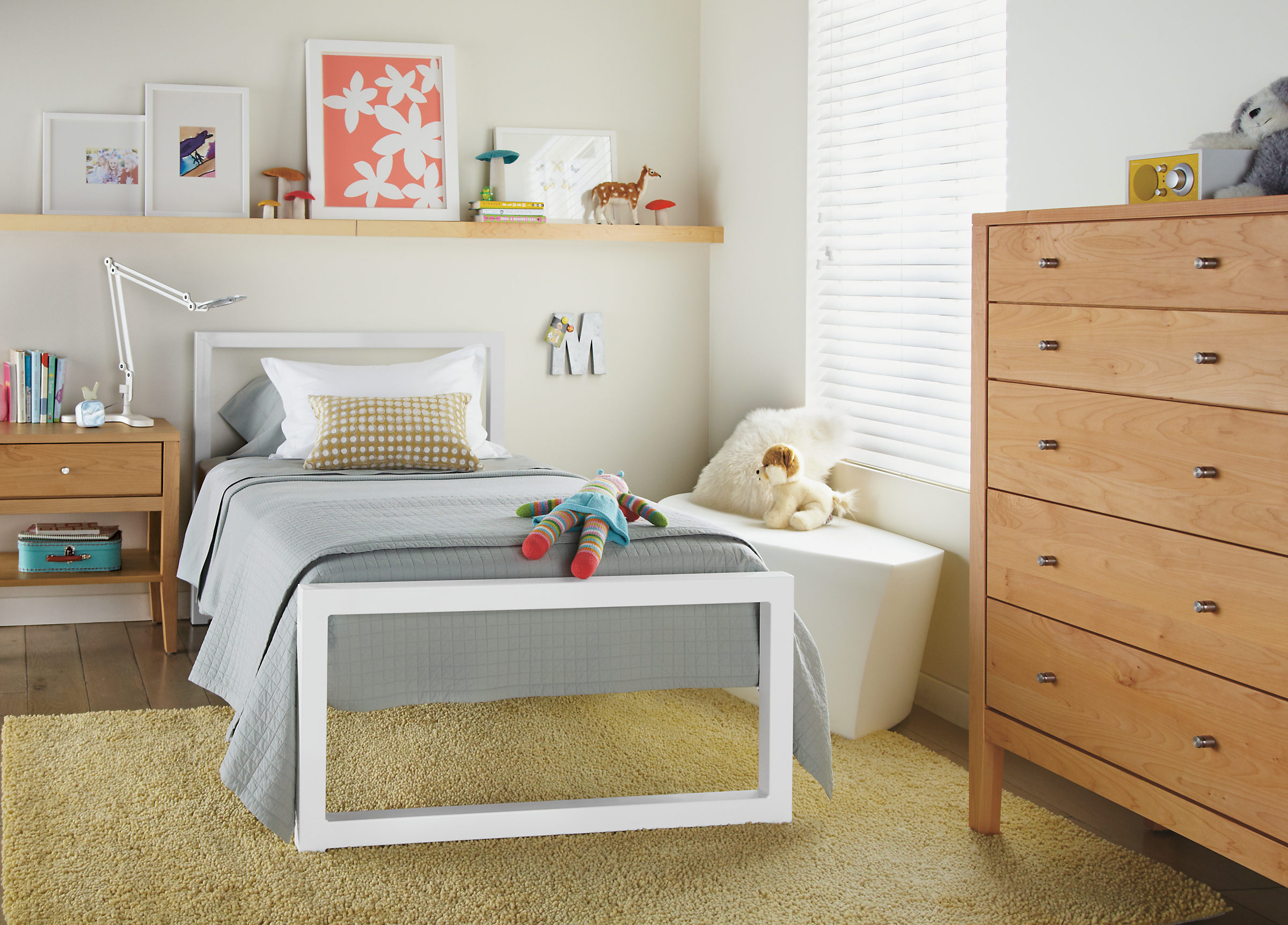 Kids bedroom setting with piper bed with wood panels in white.