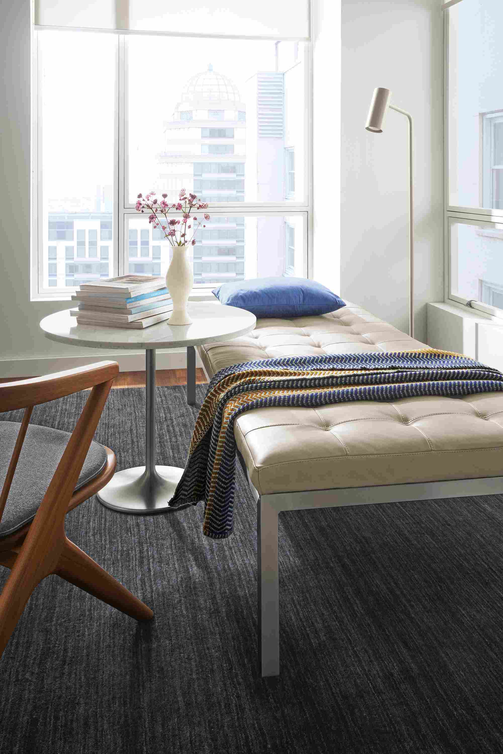 Living area with Ravella daybed in Laino Bone leather, Aria table and chronicle floor lamp in taupe.
