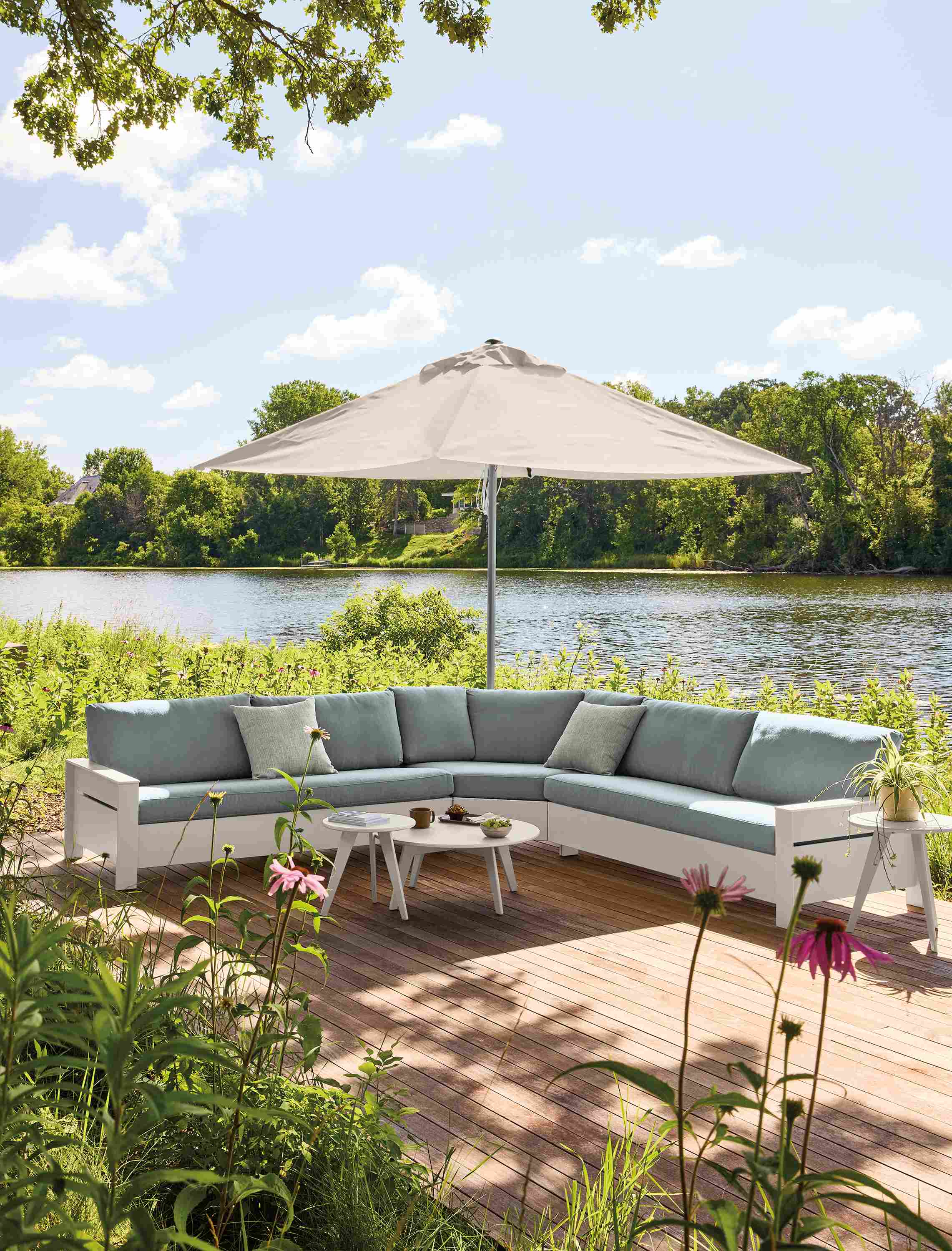 Lakeside deck with Rayo 3-piece sectional in Dusk Cadet and Fog HDPE.
