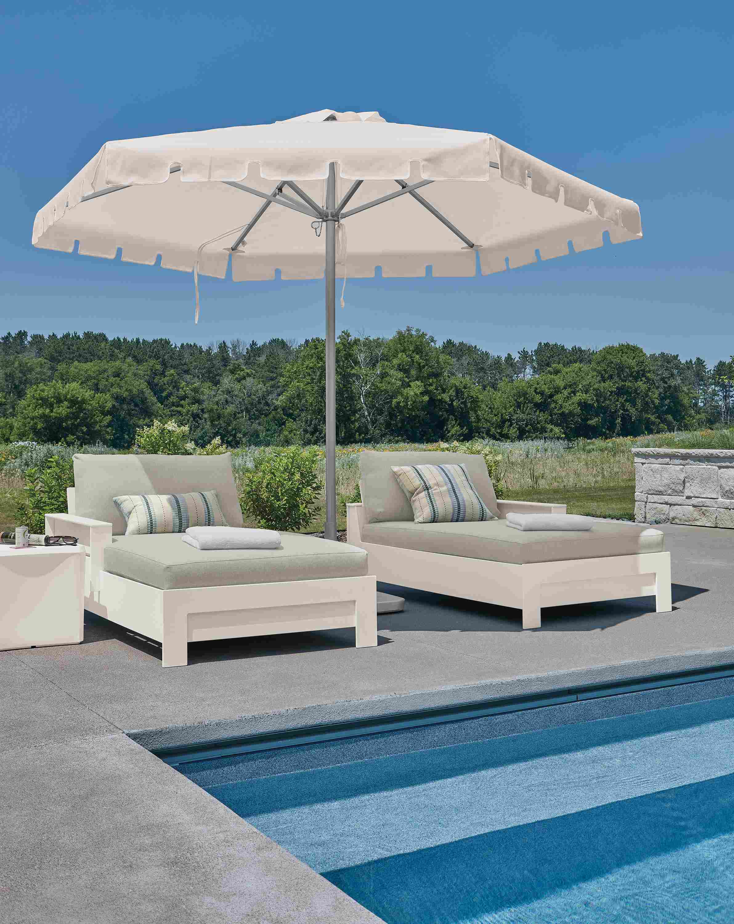 Rayo left-arm and right arm chaises in Mist Grey and White HDPE and Pacifica Umbrella in Jace white/natural.