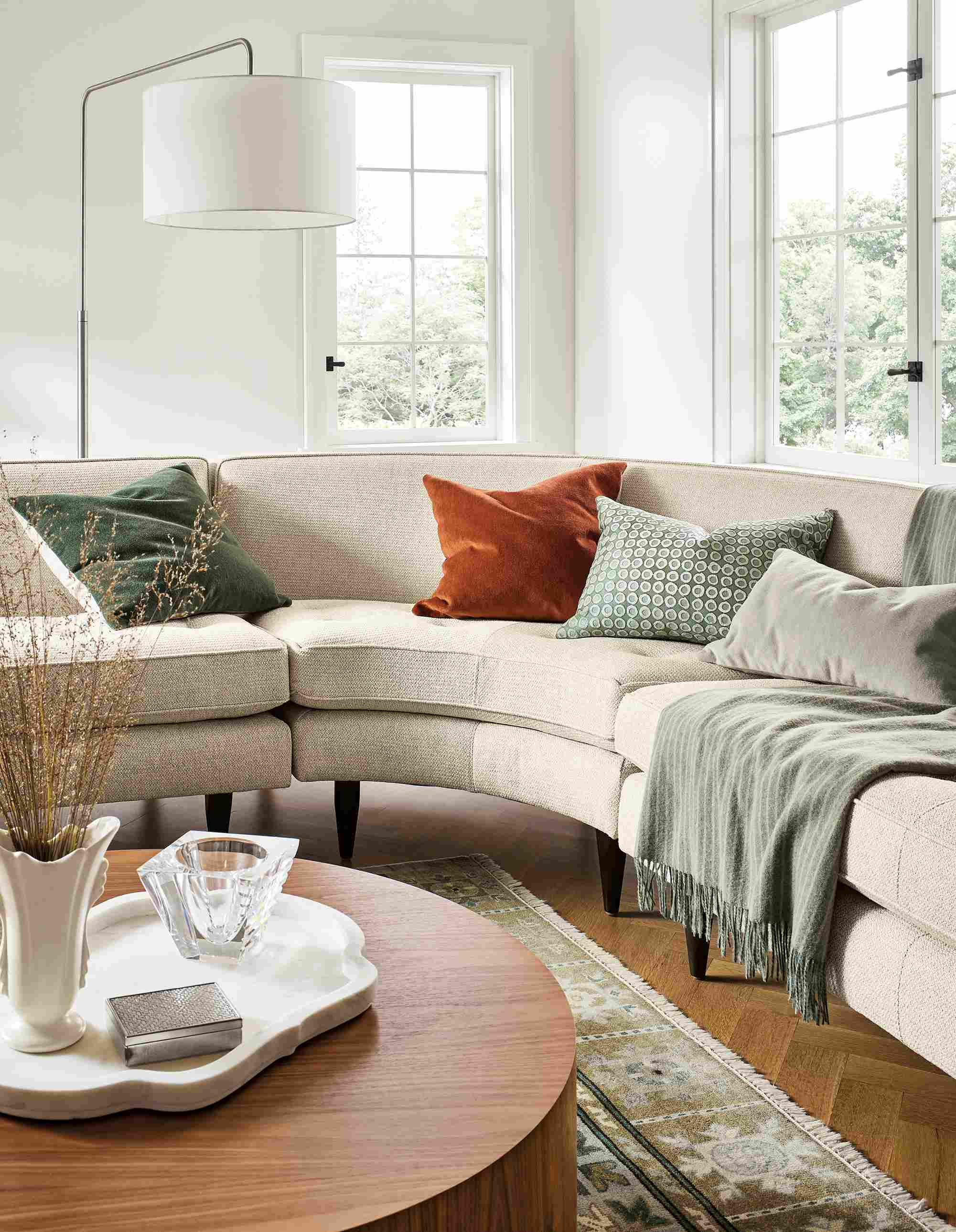 Living room with Reese sectional sofa in Orla Ivory, Liam coffee table in walnut and Kayseri rug in moss.
