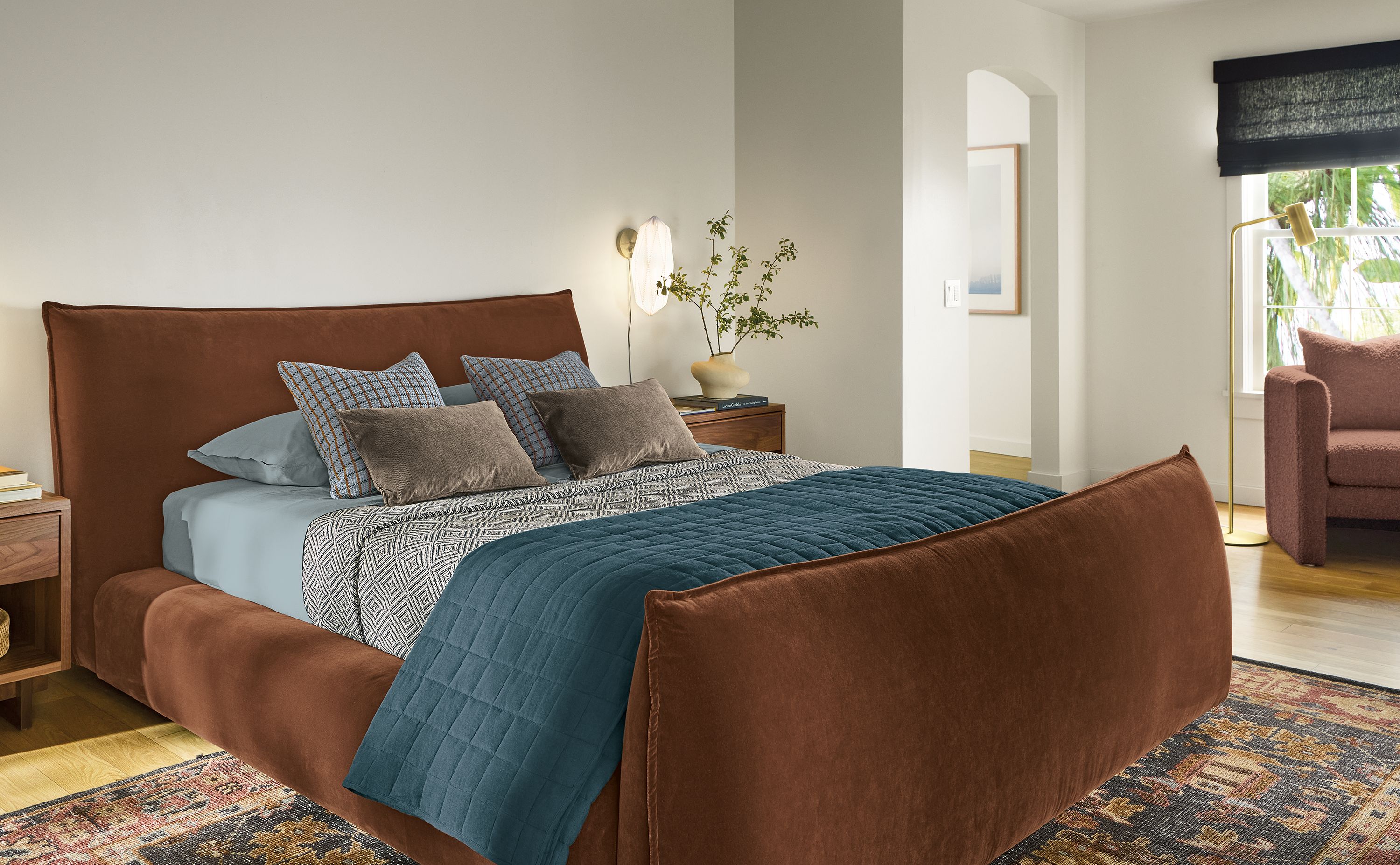 Bedroom with Rue queen bed in redding nutmeg, 2 Anton nightstands in walnut and Tillia rug in brick.