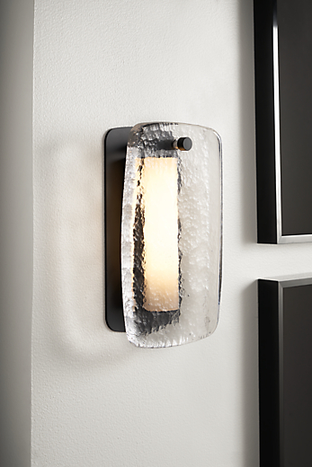 Detail image of Russo wall sconce in clear glass.
