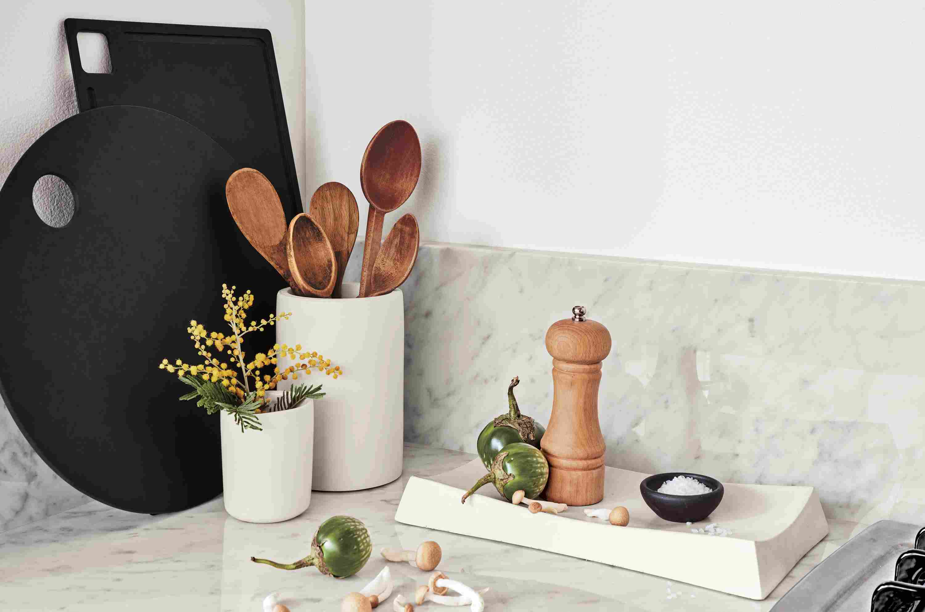 Detail of Saco utensil holder and tray in white.