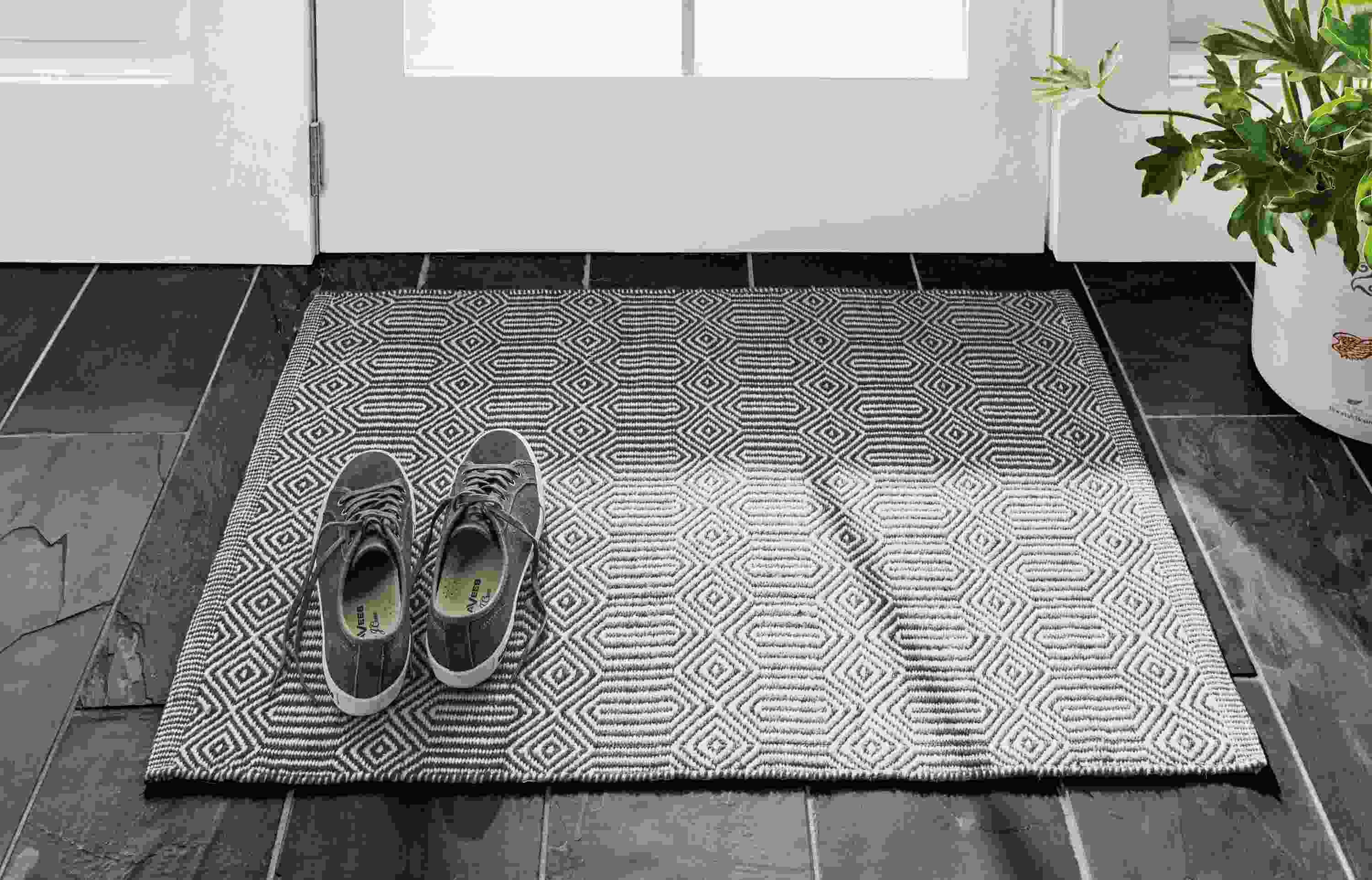 Detail of Sequence rug in ivory/grey in an entryway.