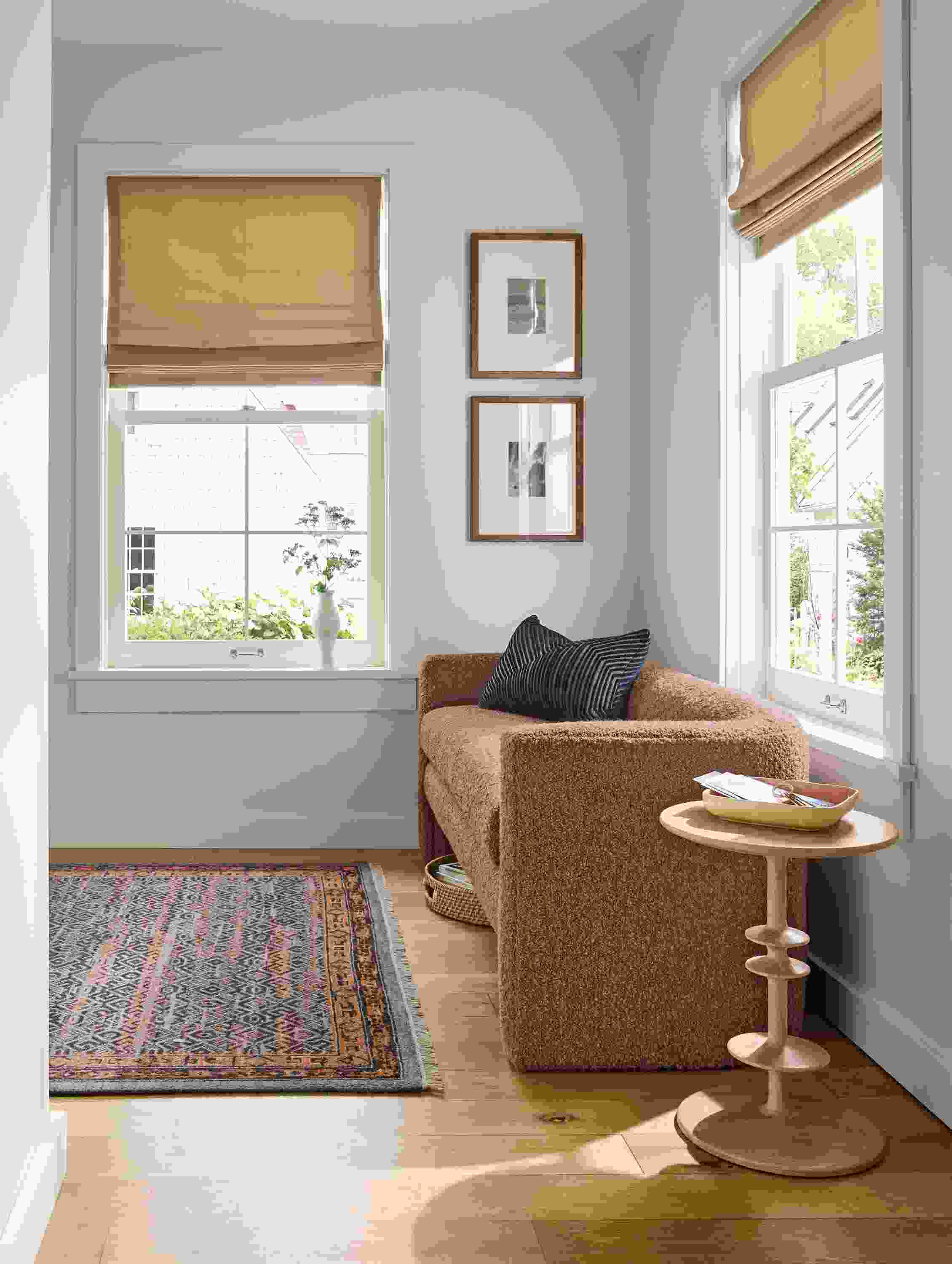 Living room with Silva 60-wide bench in Dornick Claystone, Parks end table in rye on red oak and Anza rug in blue/blush.