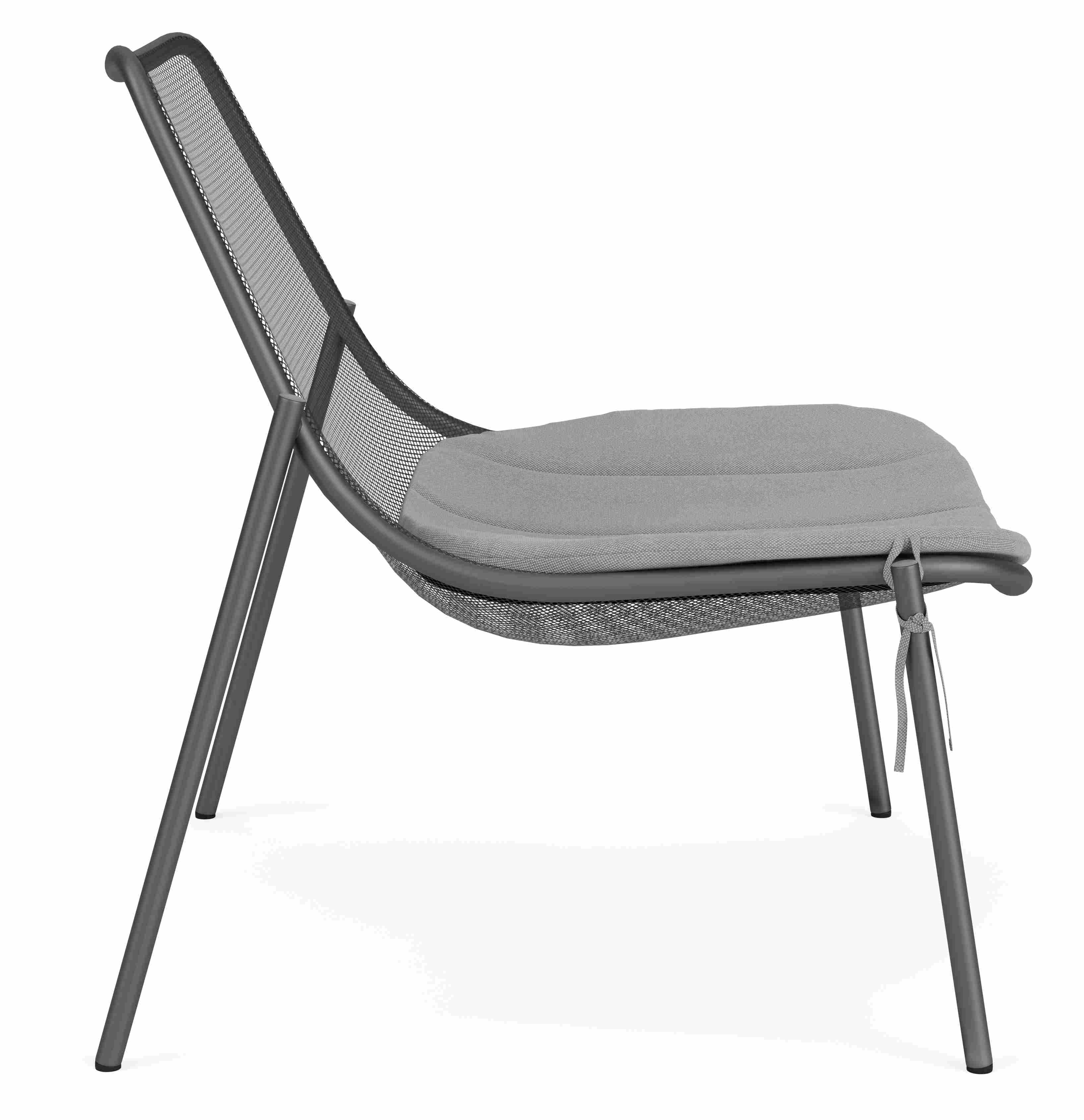 Side view of Soleil Lounge with Graphite frame.