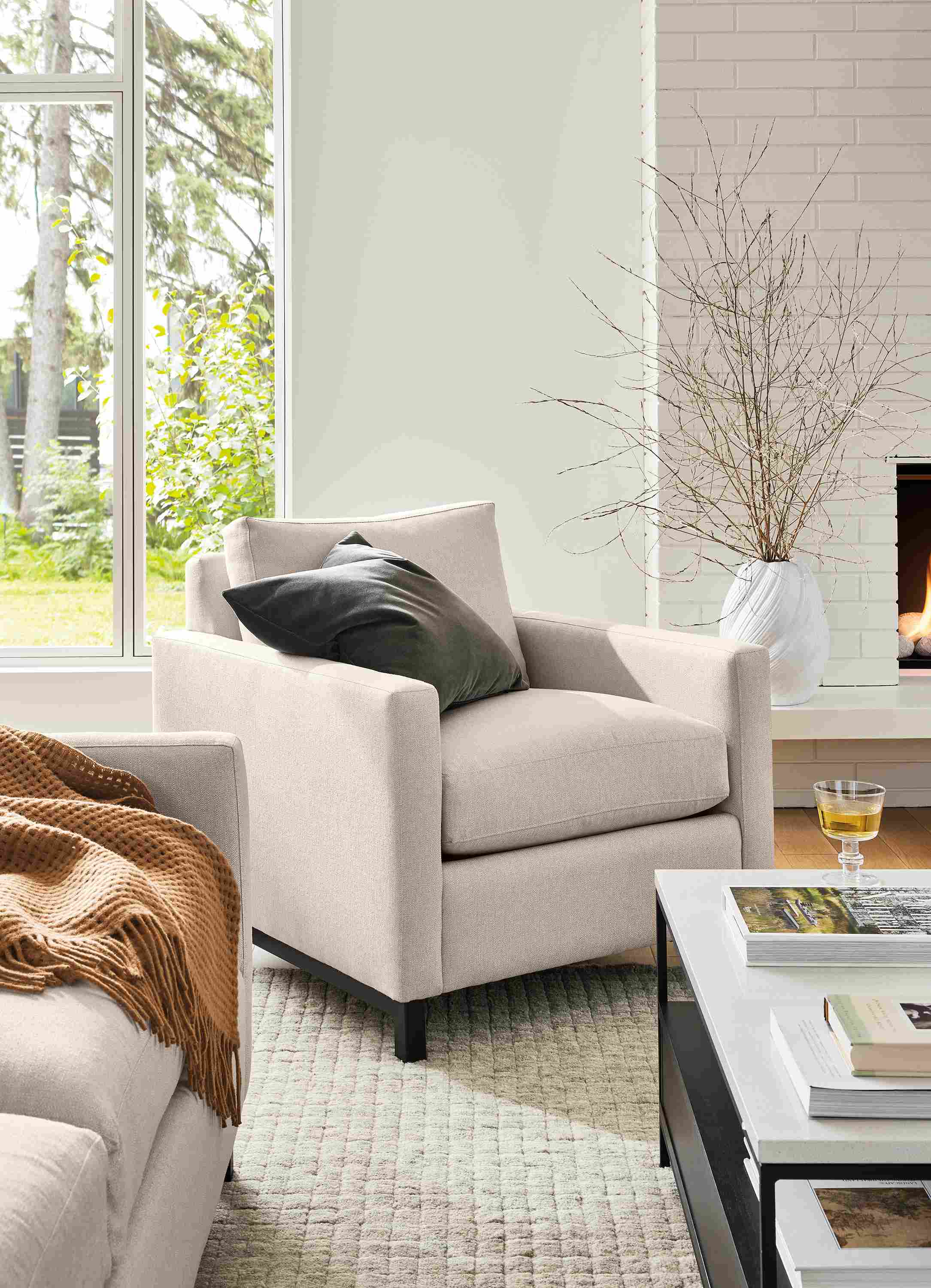 Living room with Stevens 32-wide chair in Hines Oatmeal, Williams coffee table with white quartz top, and Safira rug in grey.