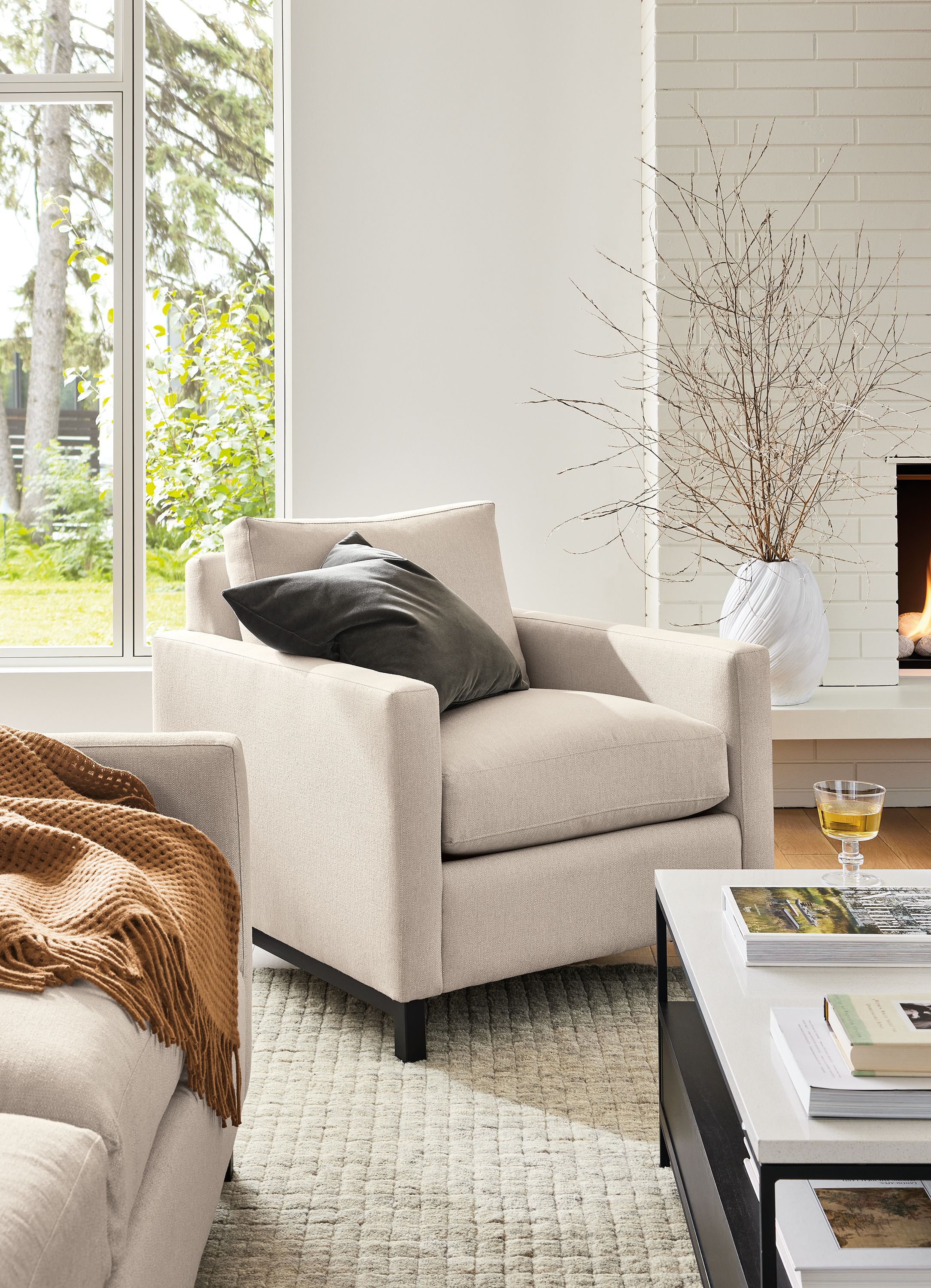 Living room with Stevens 32-wide chair in Hines Oatmeal, Williams coffee table with white quartz top, and Safira rug in grey.