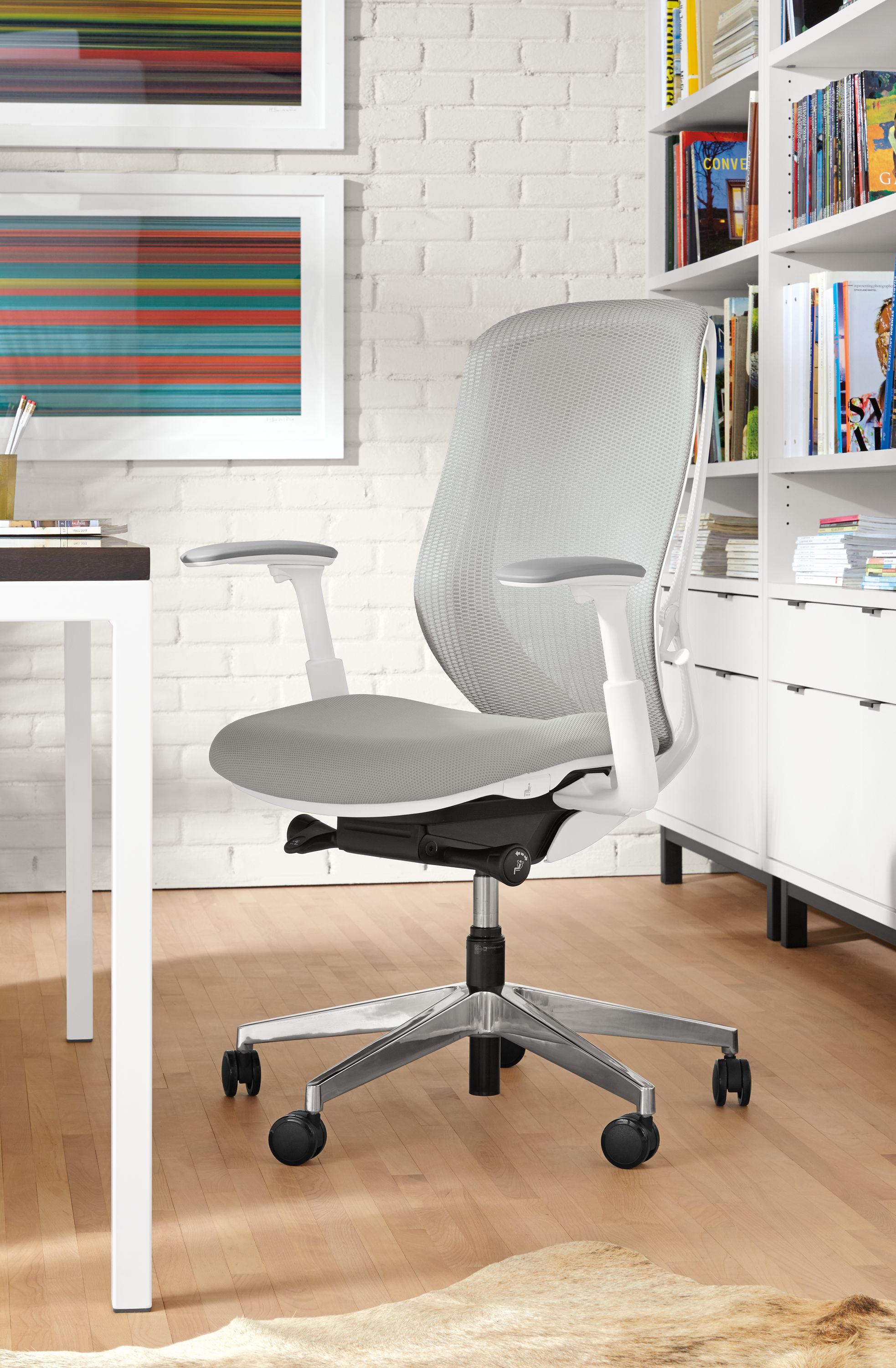 Office with Sylphy chair in white.