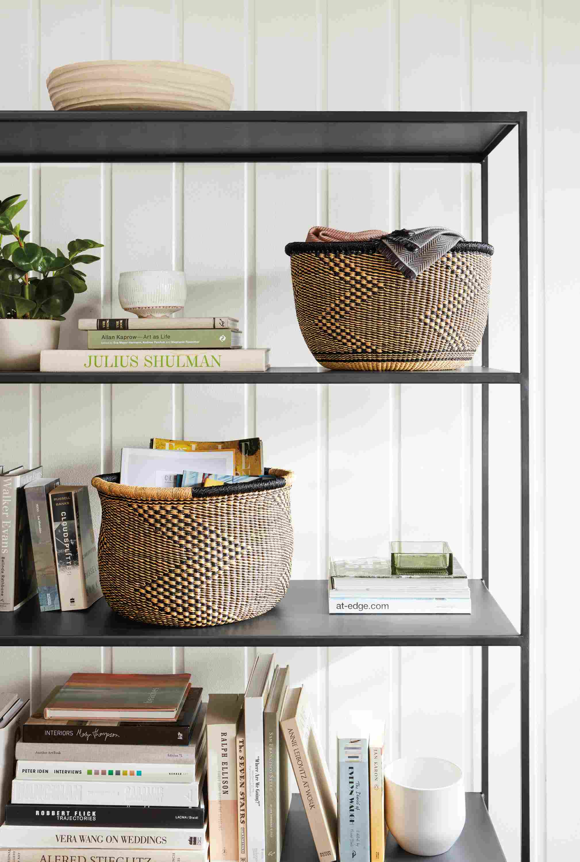 Slim bookcase with 2 Unity baskets in black.