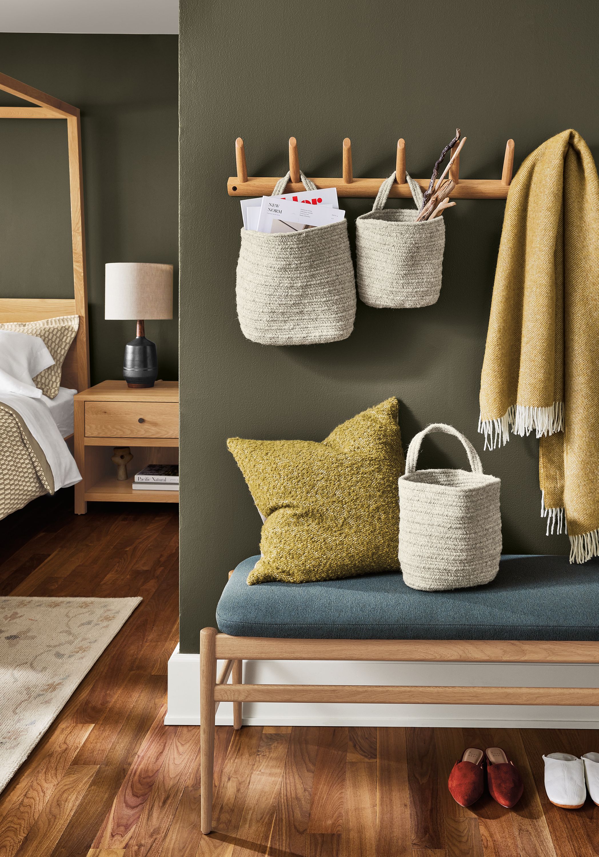 Valet 36w multiple wall hook in white Oak