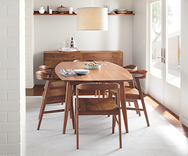 Dining room with Ventura dining table in walnut.