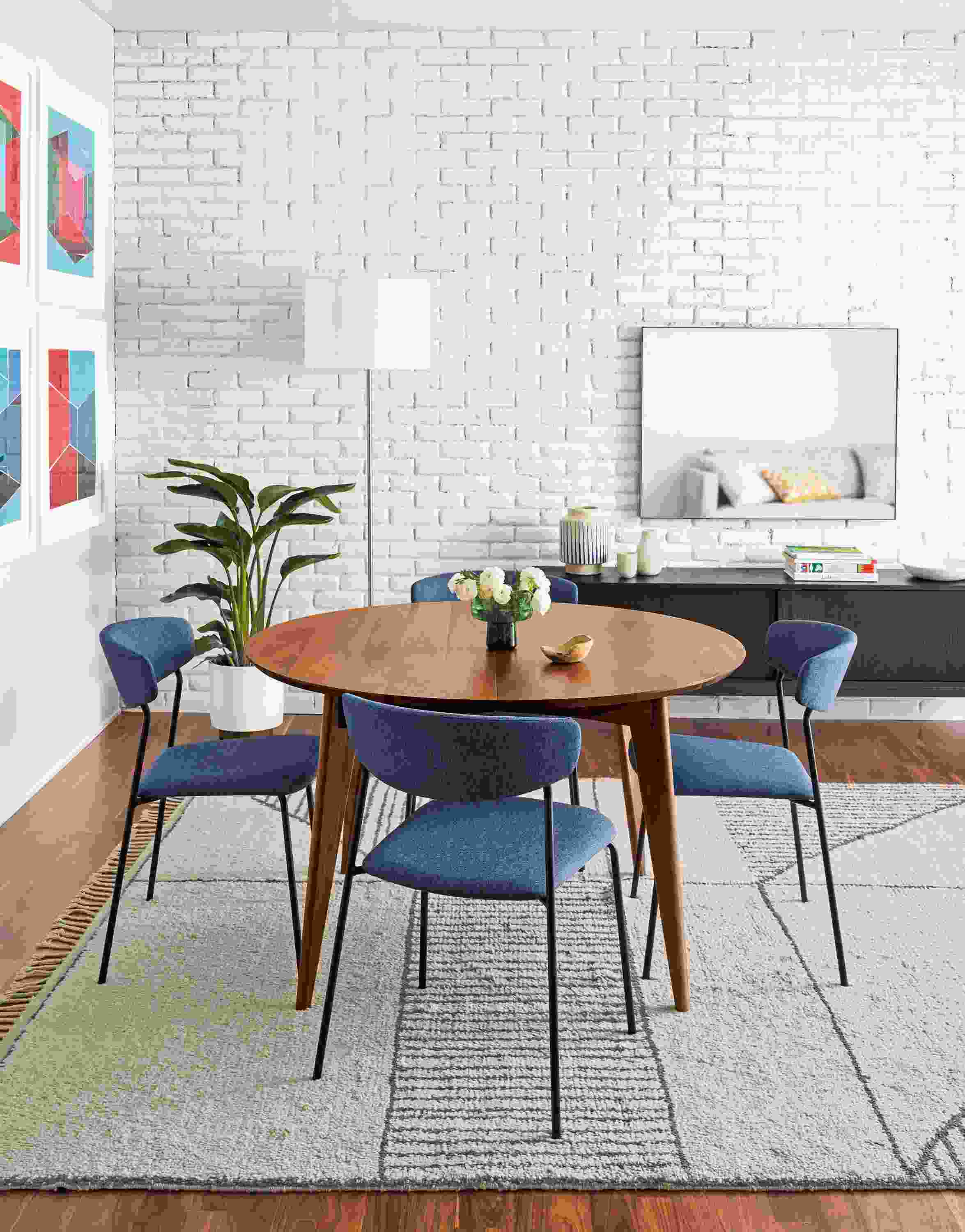 Detail of Ventura walnut round extension table and Safi rug in Grey.