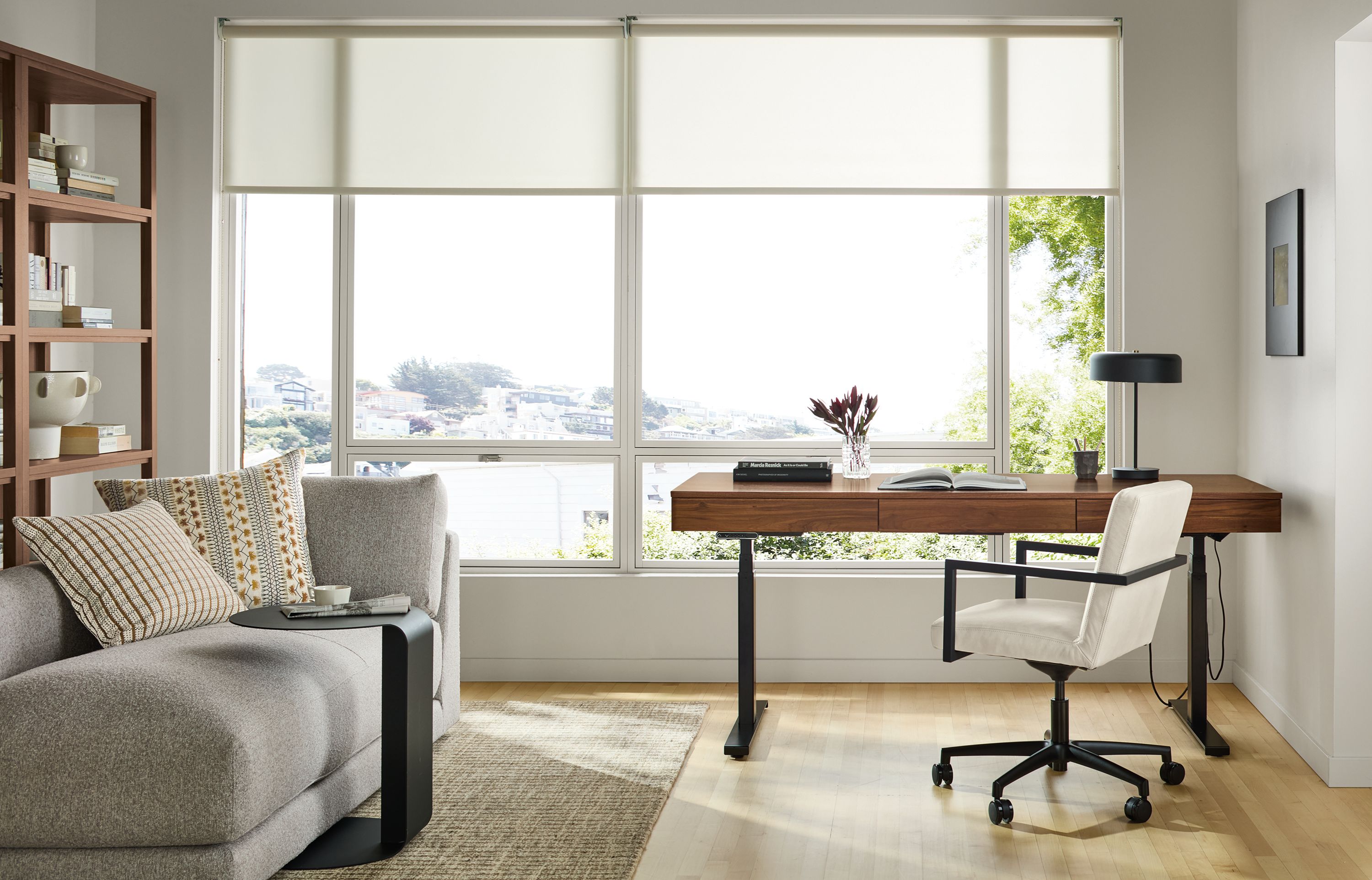 Office chair in Laino bone leather with graphite frame