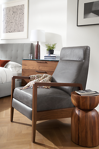 room setting with avery queen bed, kenwood dresser, nyla stool, westport recliner.